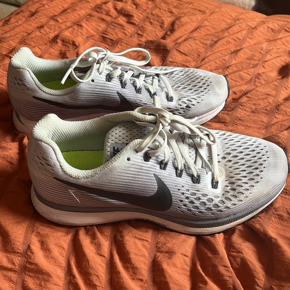 Nike Running Shoes - Picture 3 of 4